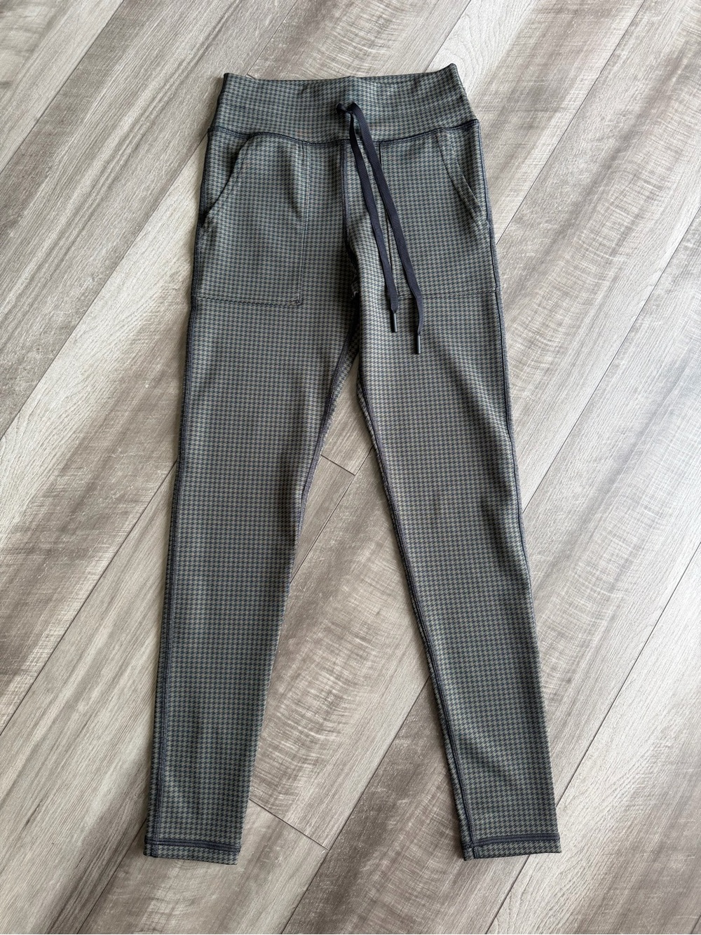 OFFLINE By Aerie Mini Houndstooth Drawcord Leggings Women’s Sz S Green and Black